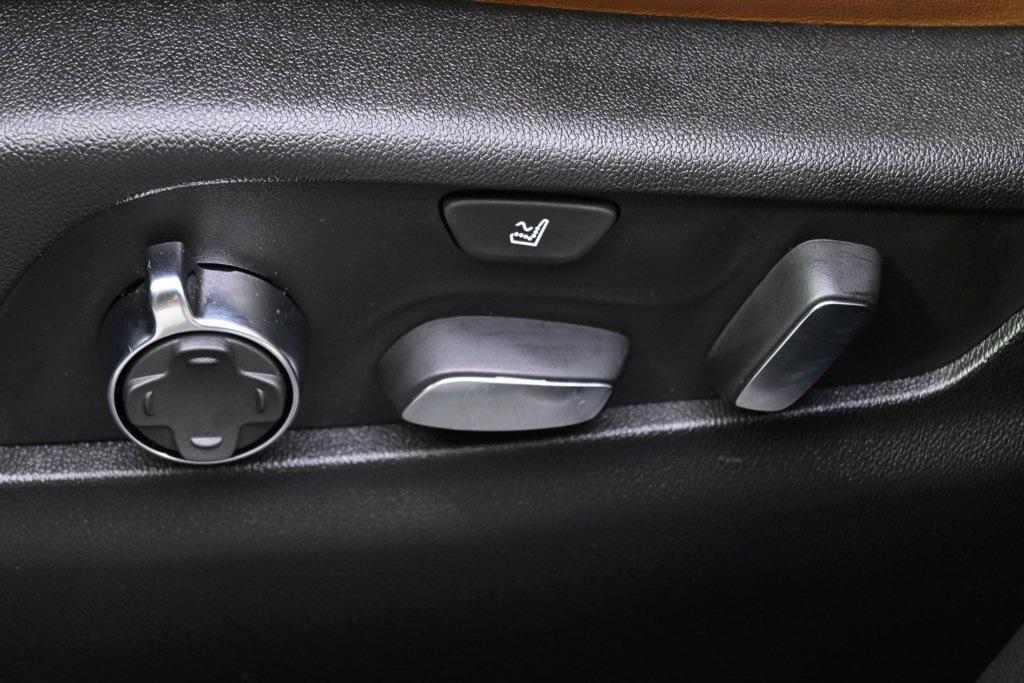 used 2024 Cadillac XT4 car, priced at $32,998