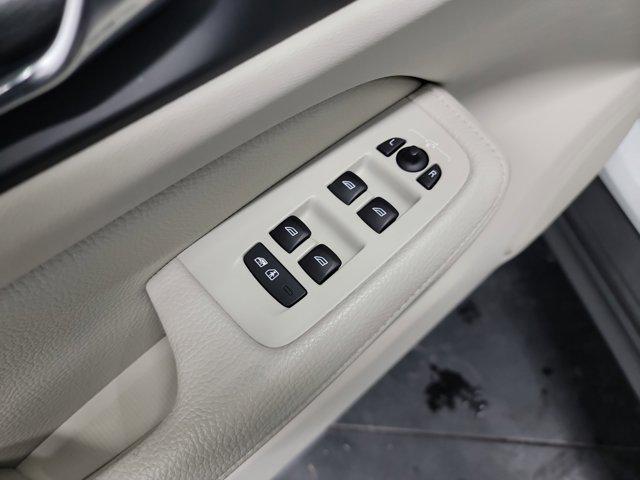 used 2021 Volvo V60 Cross Country car, priced at $25,896