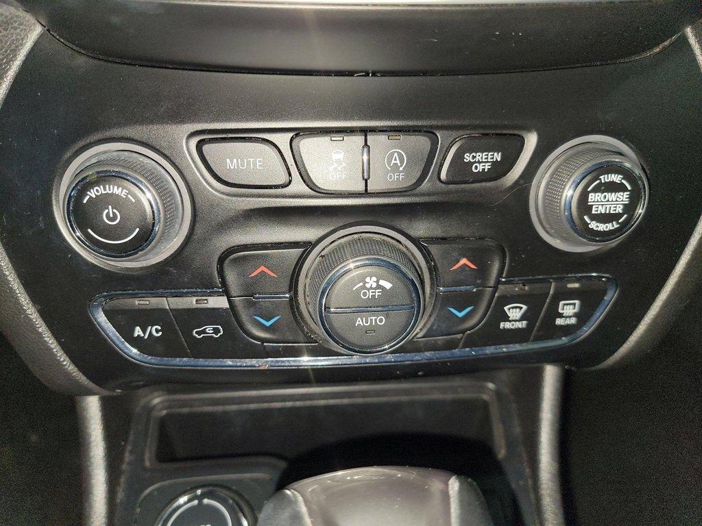 used 2020 Jeep Cherokee car, priced at $15,809