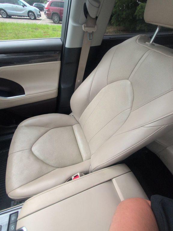 used 2020 Toyota Highlander car, priced at $28,424