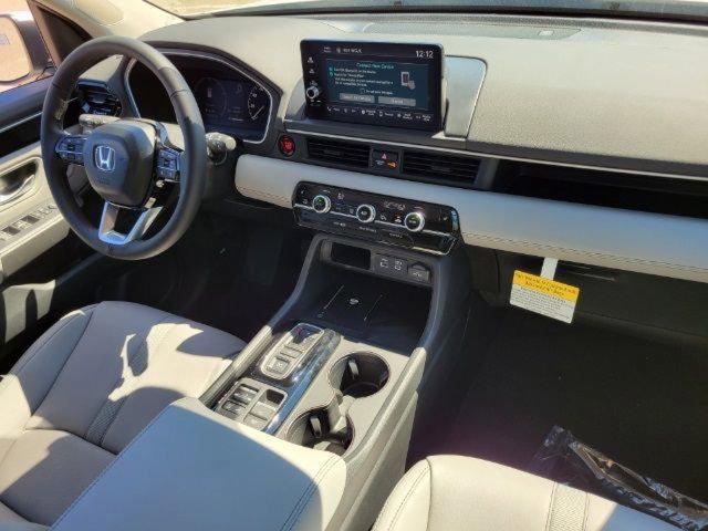 new 2025 Honda Pilot car, priced at $45,918