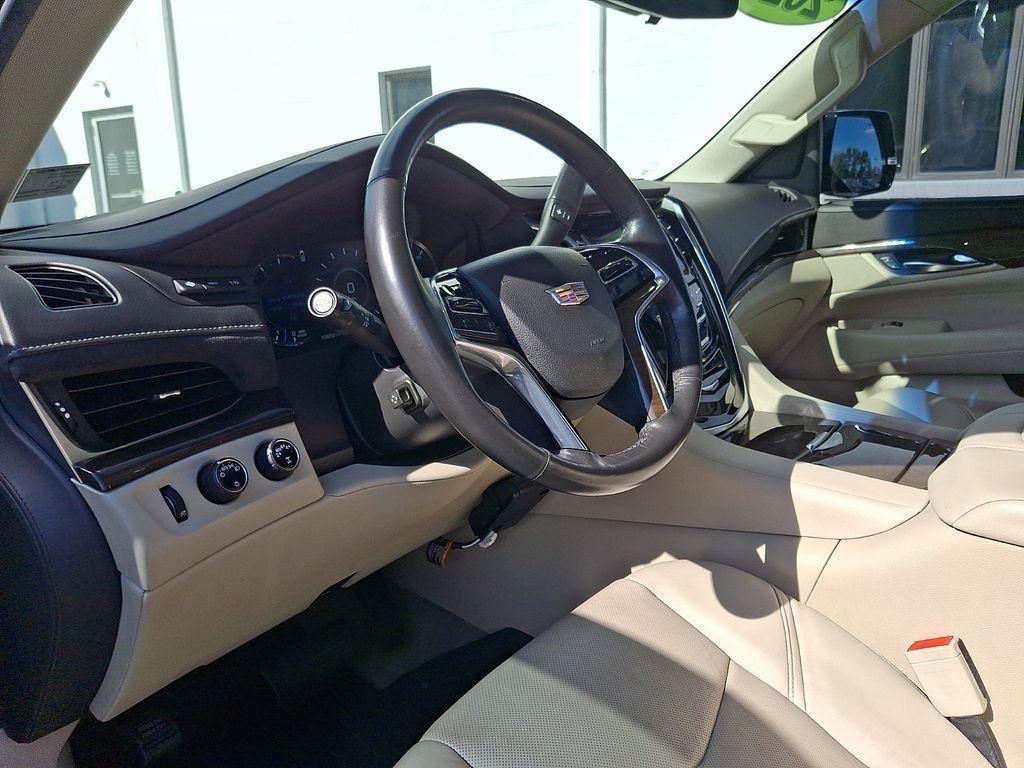 used 2020 Cadillac Escalade car, priced at $35,024