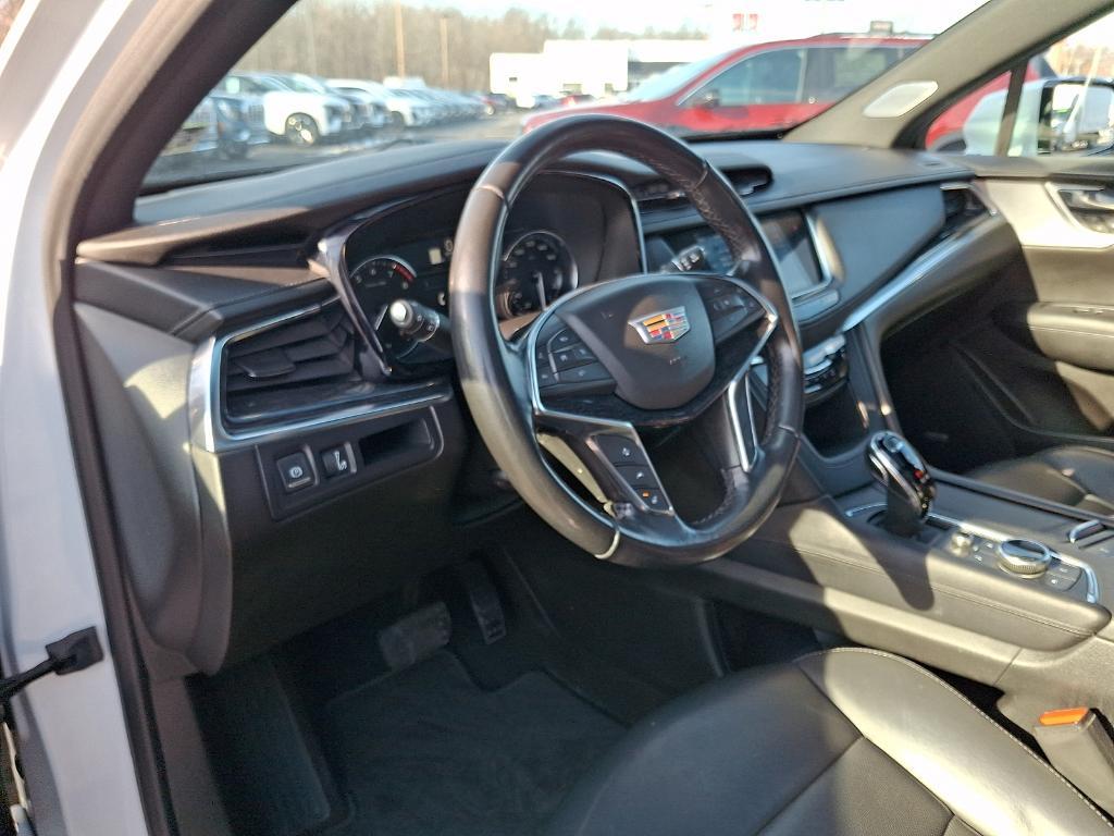 used 2022 Cadillac XT5 car, priced at $28,654