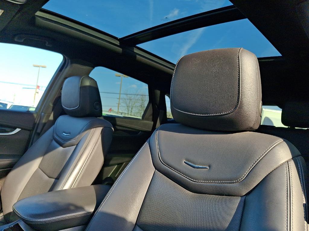 used 2022 Cadillac XT5 car, priced at $28,654