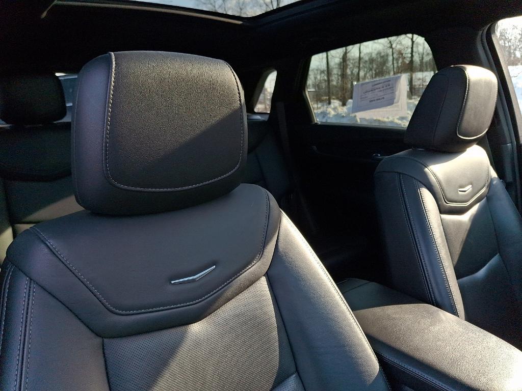 used 2022 Cadillac XT5 car, priced at $28,654