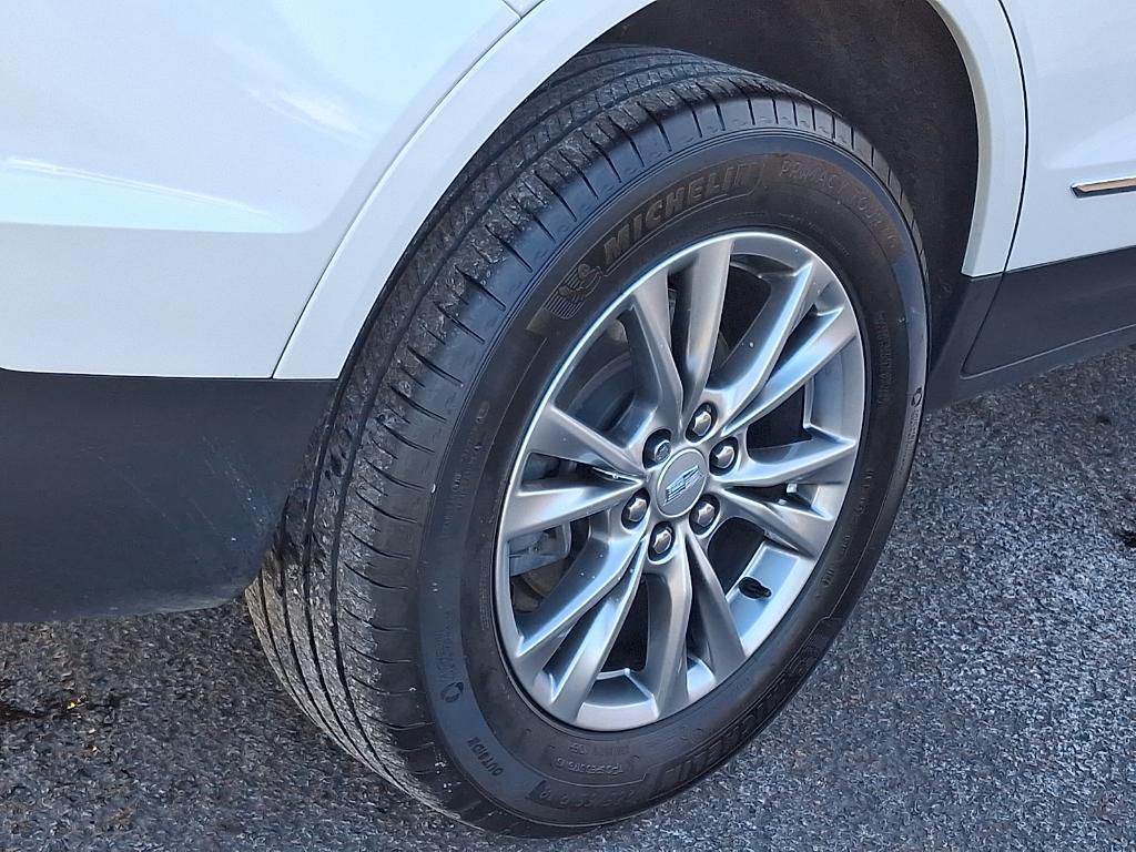 used 2022 Cadillac XT5 car, priced at $28,654