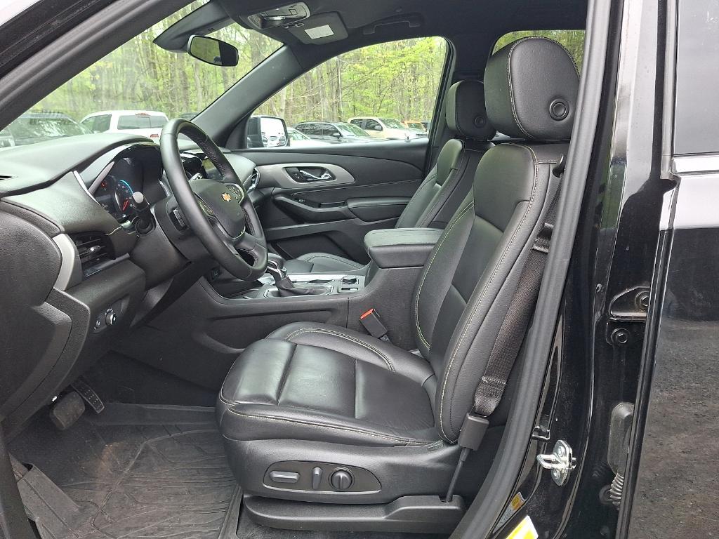 used 2023 Chevrolet Traverse car, priced at $32,378