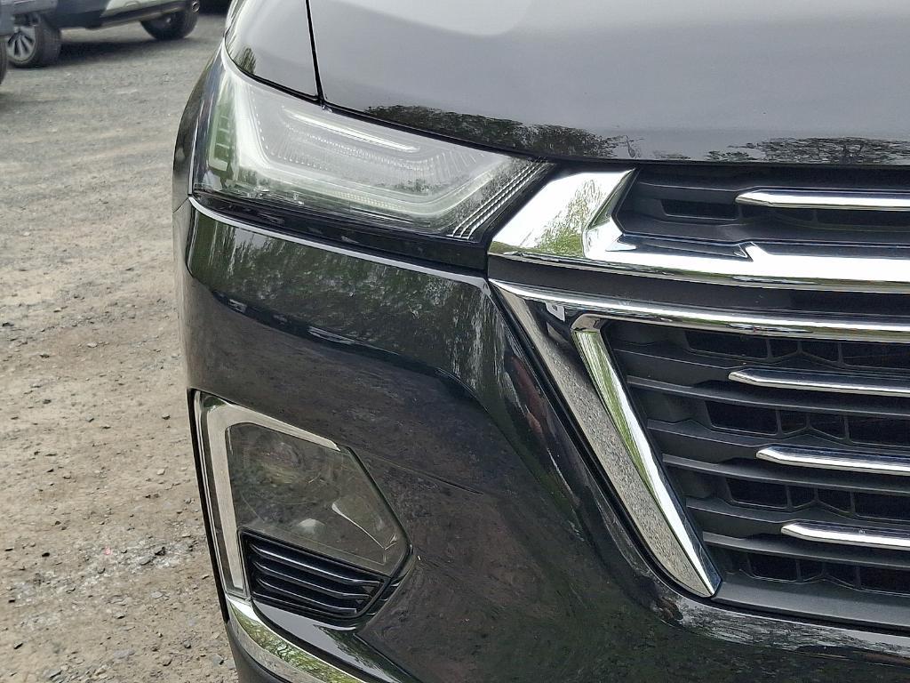 used 2023 Chevrolet Traverse car, priced at $32,378