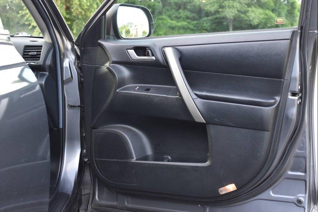 used 2012 Toyota Highlander car, priced at $10,995