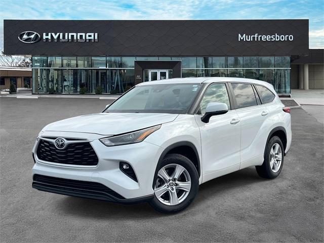 used 2023 Toyota Highlander car, priced at $28,162