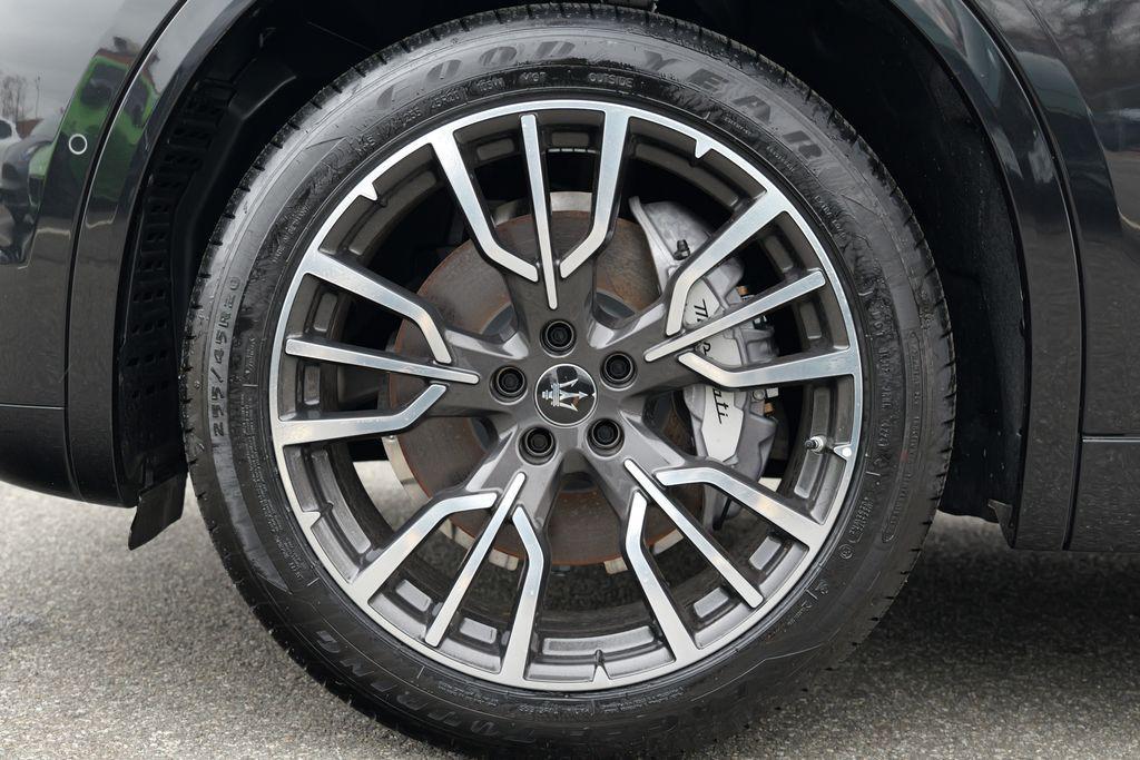 new 2025 Maserati Grecale car, priced at $80,069