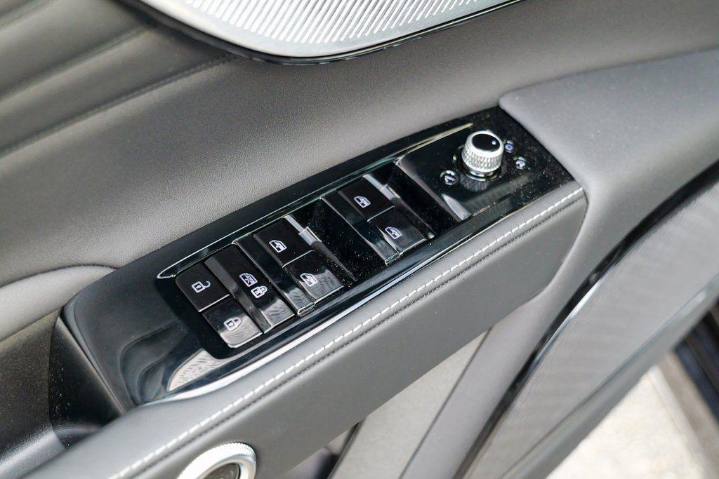 new 2025 Maserati Grecale car, priced at $70,900