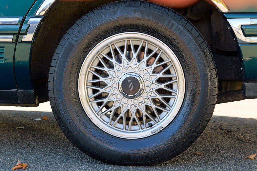 used 1993 Lincoln Town Car car, priced at $6,995