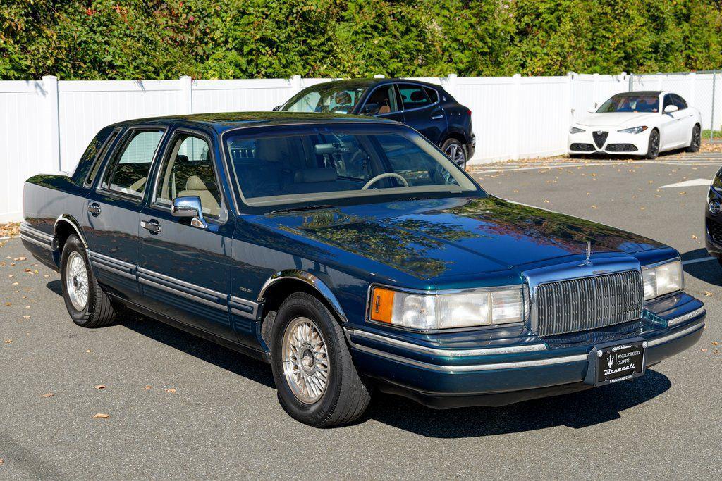used 1993 Lincoln Town Car car, priced at $6,995