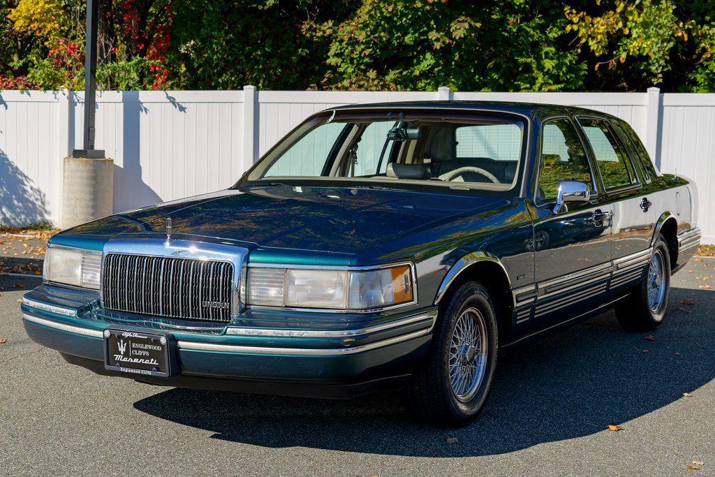 used 1993 Lincoln Town Car car, priced at $6,995