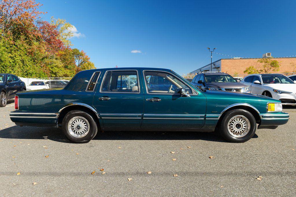 used 1993 Lincoln Town Car car, priced at $6,995