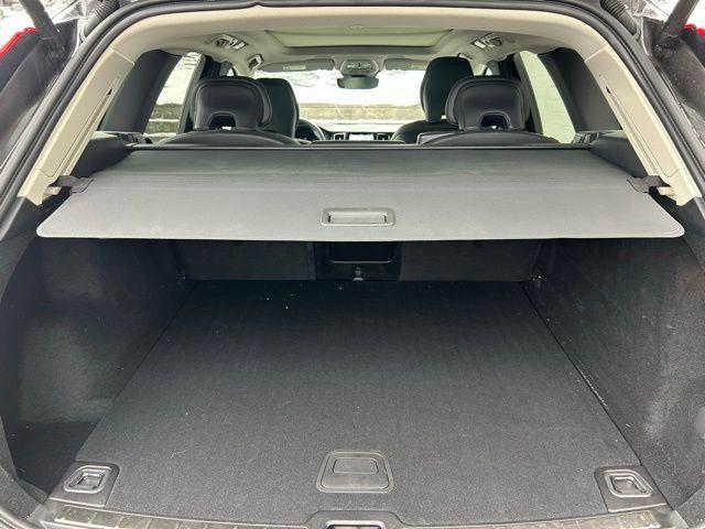 used 2022 Volvo XC60 car, priced at $27,888