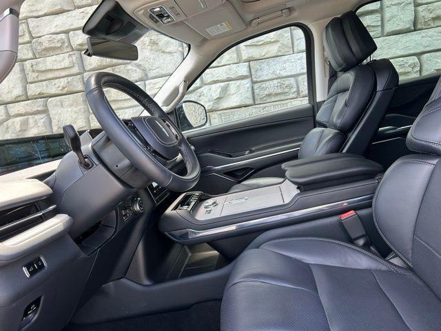 used 2025 Lincoln Navigator L car, priced at $89,888