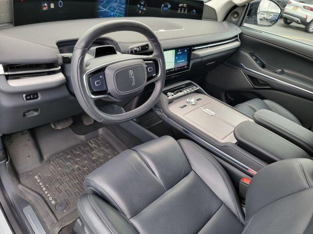 used 2025 Lincoln Navigator L car, priced at $88,888