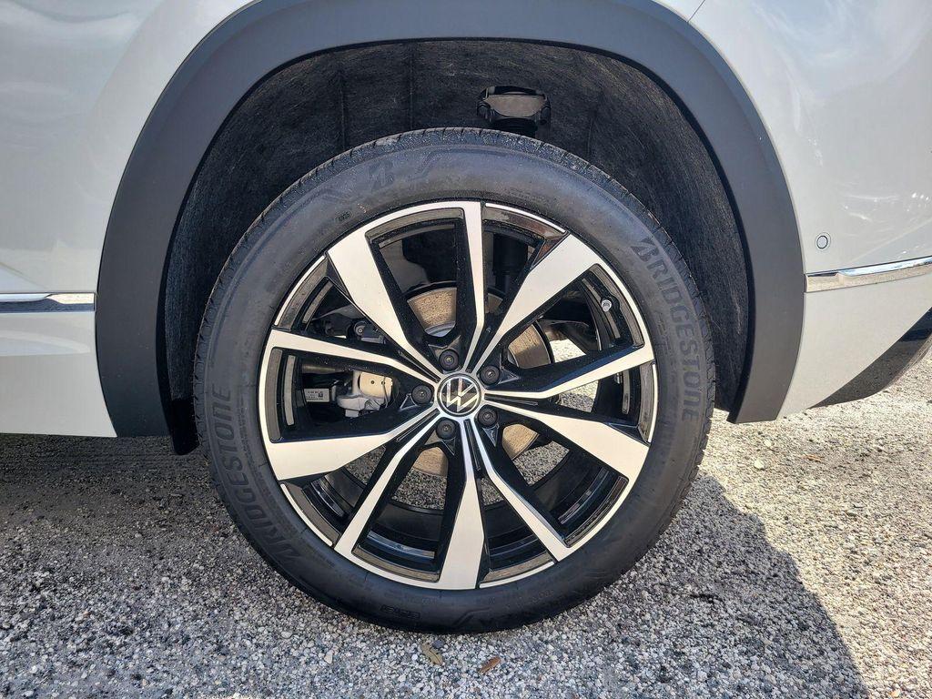 new 2026 Volkswagen Atlas Cross Sport car, priced at $52,261