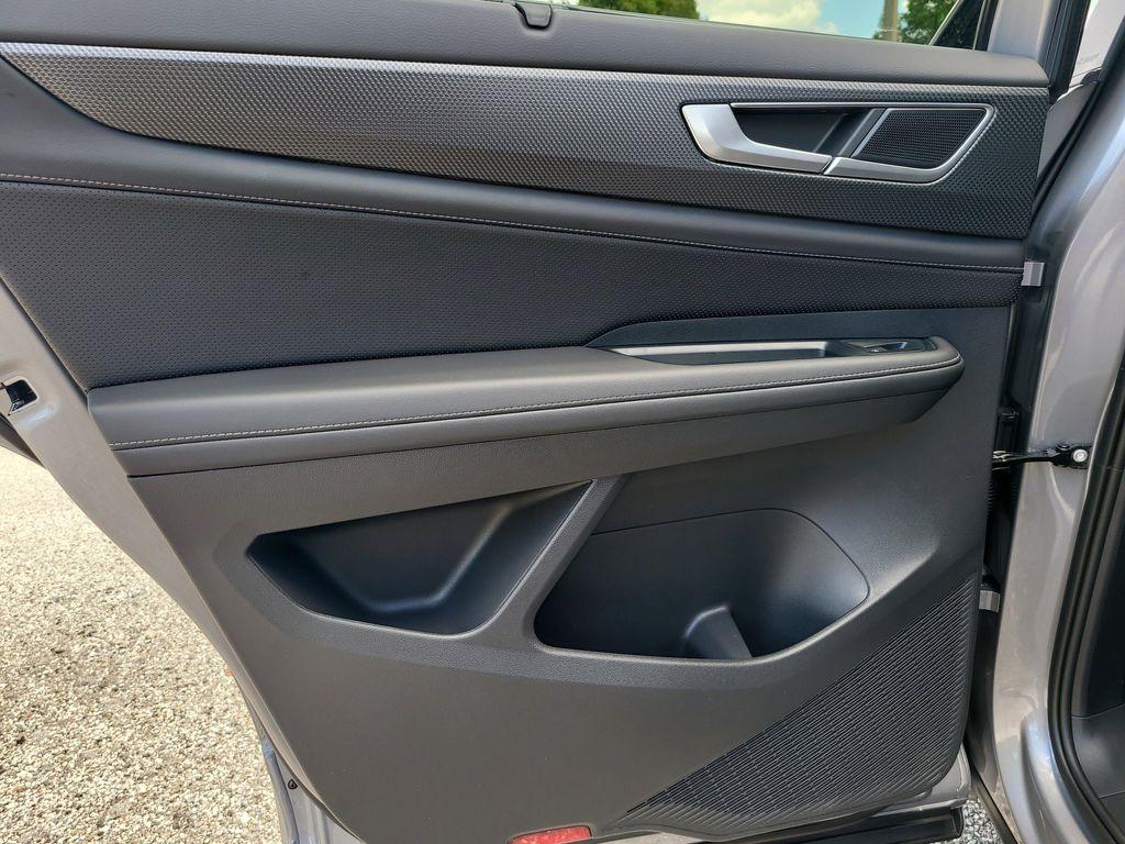 new 2025 Volkswagen Atlas Cross Sport car, priced at $45,350