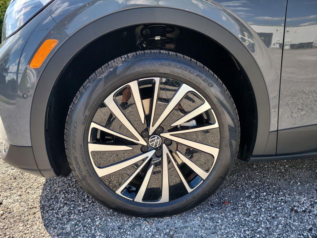 new 2025 Volkswagen ID.4 car, priced at $45,483