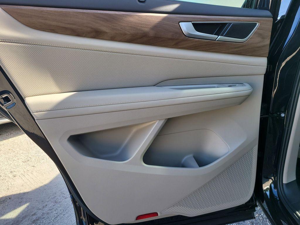 new 2026 Volkswagen Atlas car, priced at $44,610