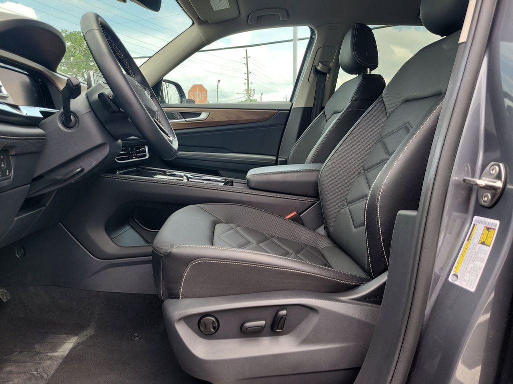 2025 Pure Gray Volkswagen Atlas