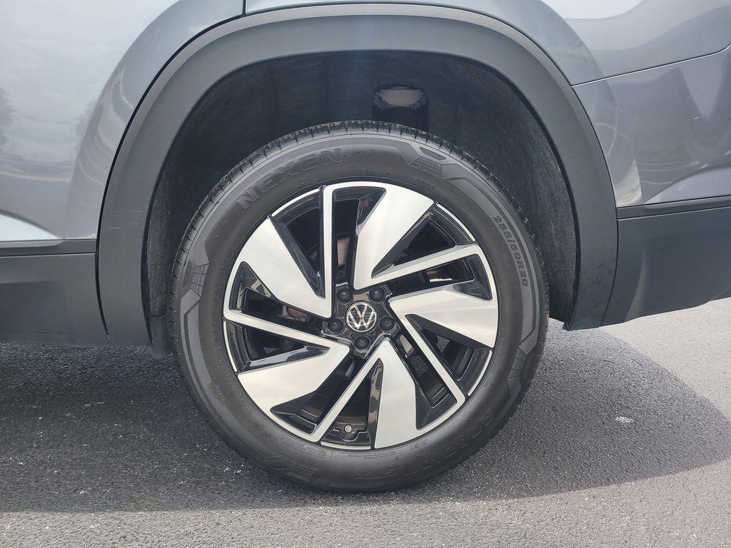 2025 Pure Gray Volkswagen Atlas
