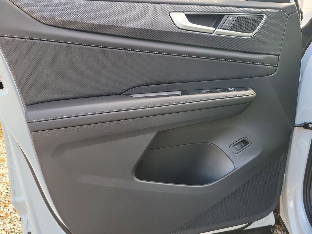 new 2026 Volkswagen Atlas Cross Sport car, priced at $49,301