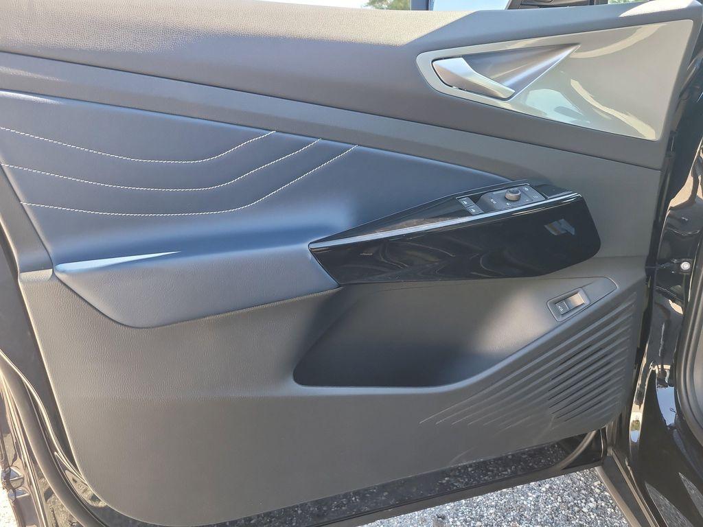 new 2025 Volkswagen ID.4 car, priced at $49,527