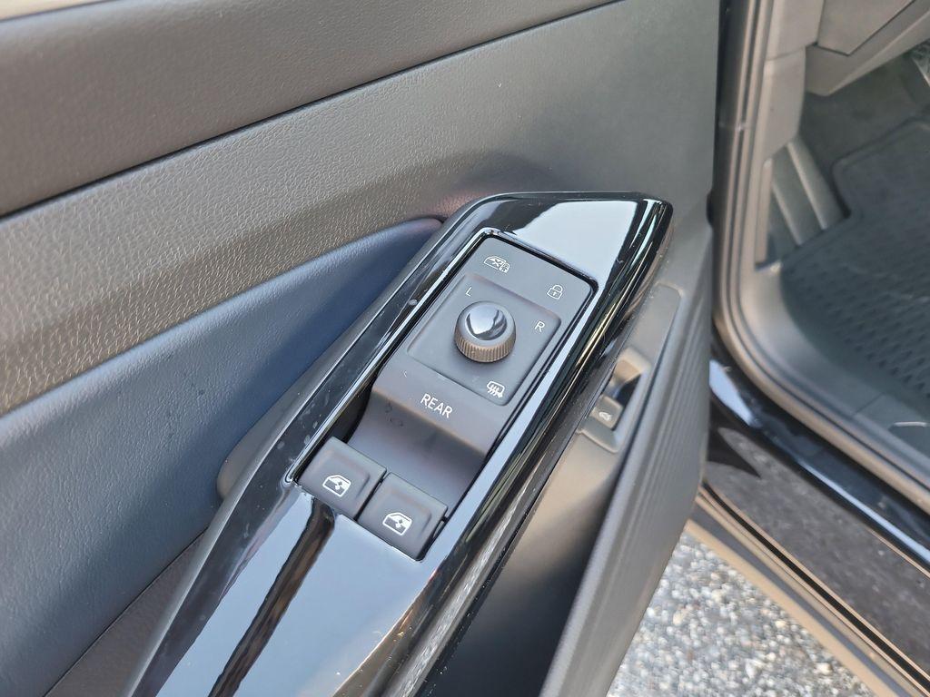 new 2025 Volkswagen ID.4 car, priced at $49,527