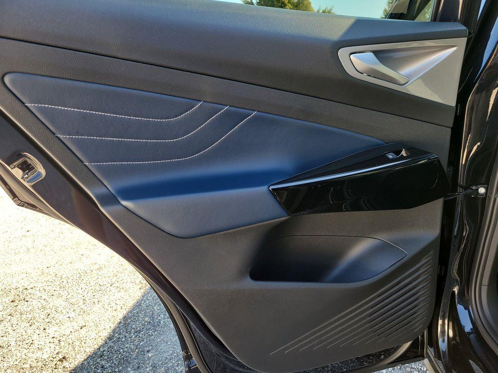 new 2025 Volkswagen ID.4 car, priced at $49,527