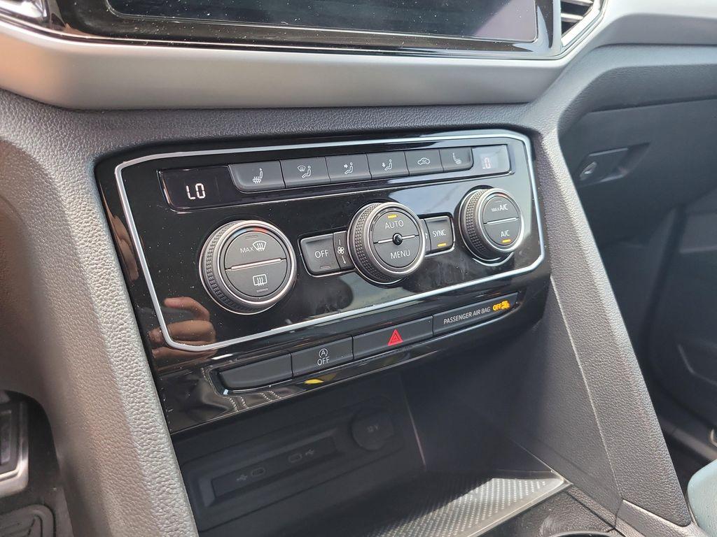 2023 Pure Gray Volkswagen Atlas Cross Sport