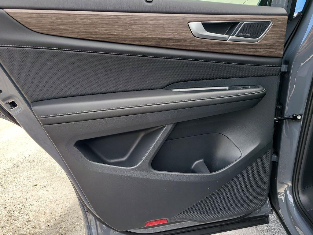 new 2026 Volkswagen Atlas car, priced at $54,136