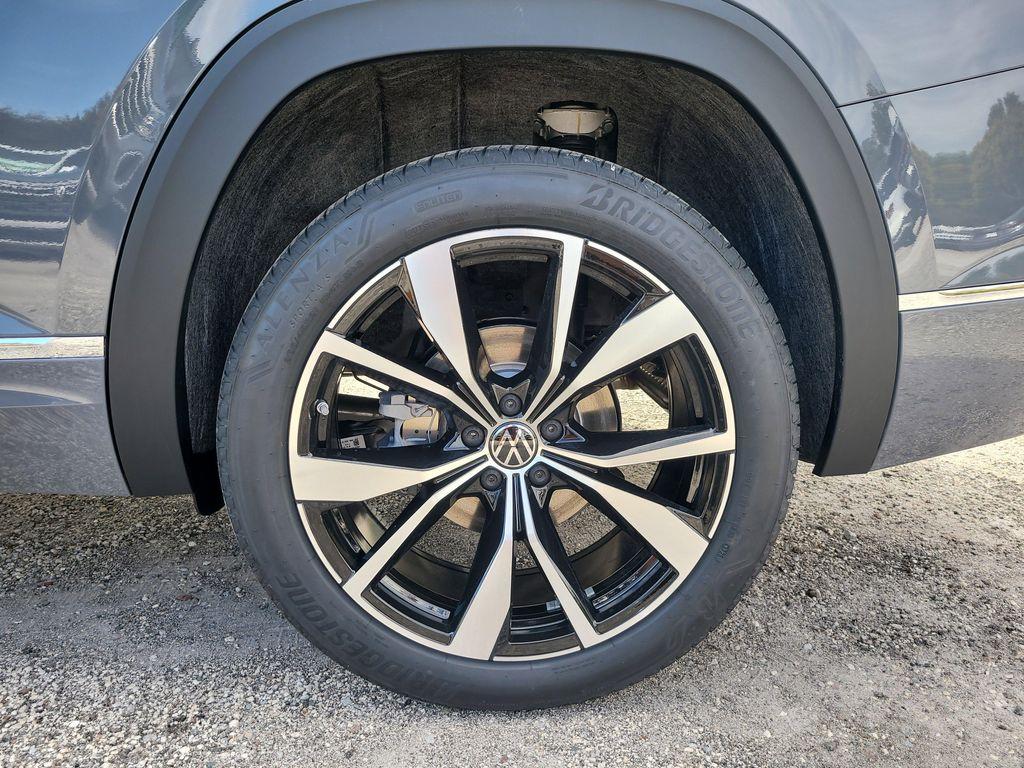 new 2026 Volkswagen Atlas car, priced at $54,136