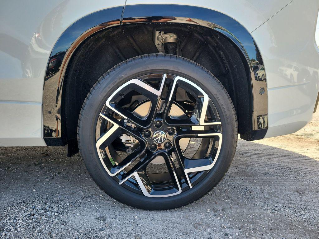 new 2026 Volkswagen Tiguan car, priced at $43,981