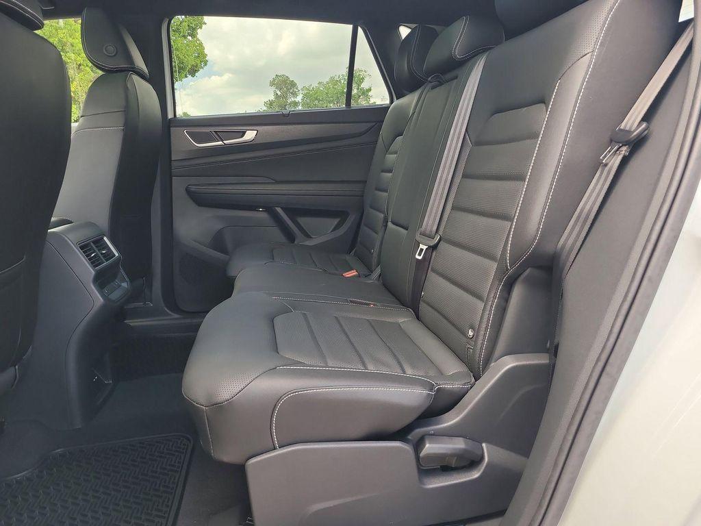 new 2026 Volkswagen Atlas Cross Sport car, priced at $50,052