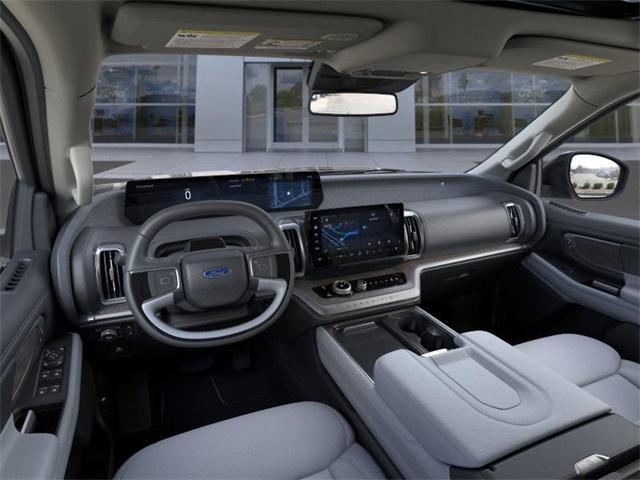 new 2025 Ford Expedition car, priced at $85,718