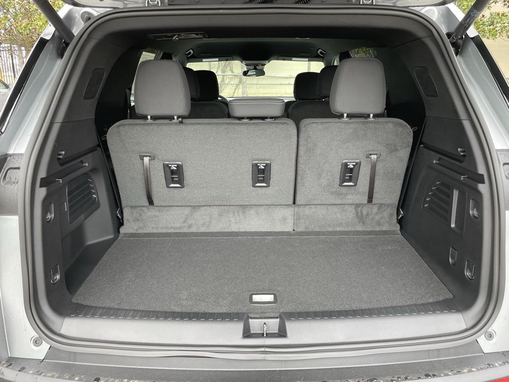 new 2026 Chevrolet Traverse car, priced at $40,490