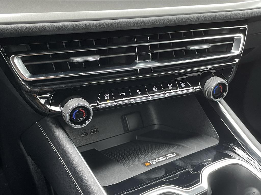 new 2026 Chevrolet Traverse car, priced at $40,490