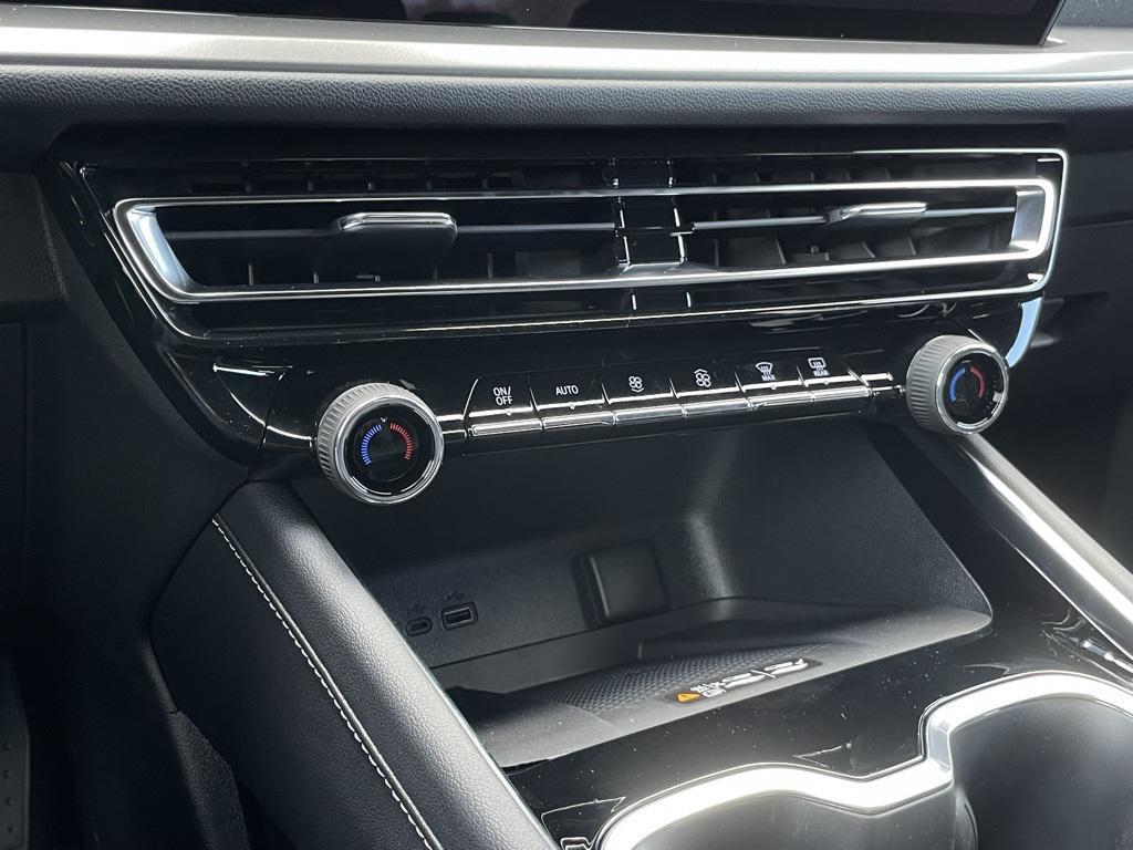 new 2026 Chevrolet Traverse car, priced at $40,990