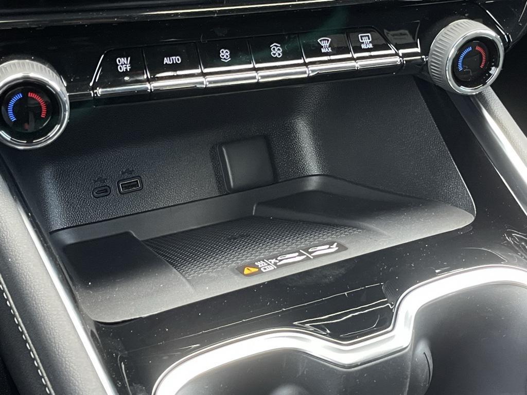 new 2026 Chevrolet Traverse car, priced at $40,990