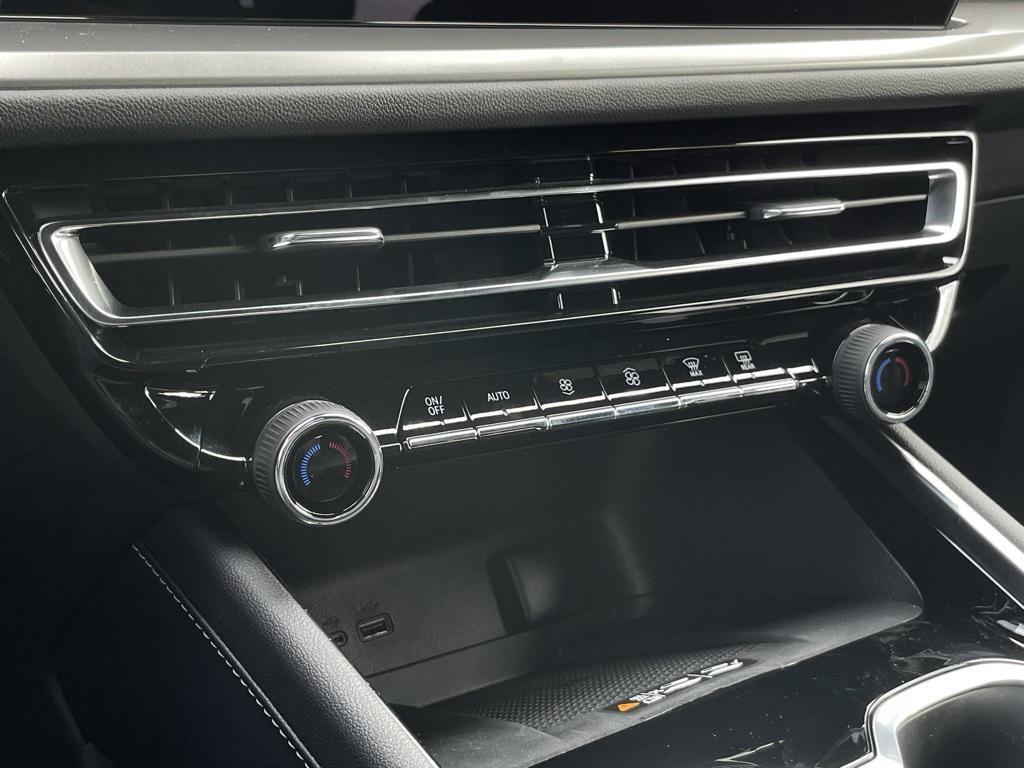 new 2026 Chevrolet Traverse car, priced at $43,490