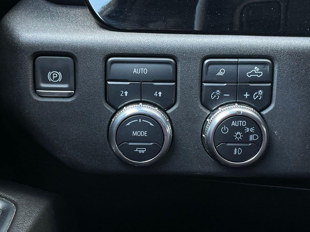 used 2025 GMC Sierra 1500 car, priced at $43,128