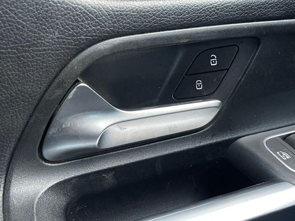 used 2022 Mercedes-Benz GLB 250 car, priced at $21,000