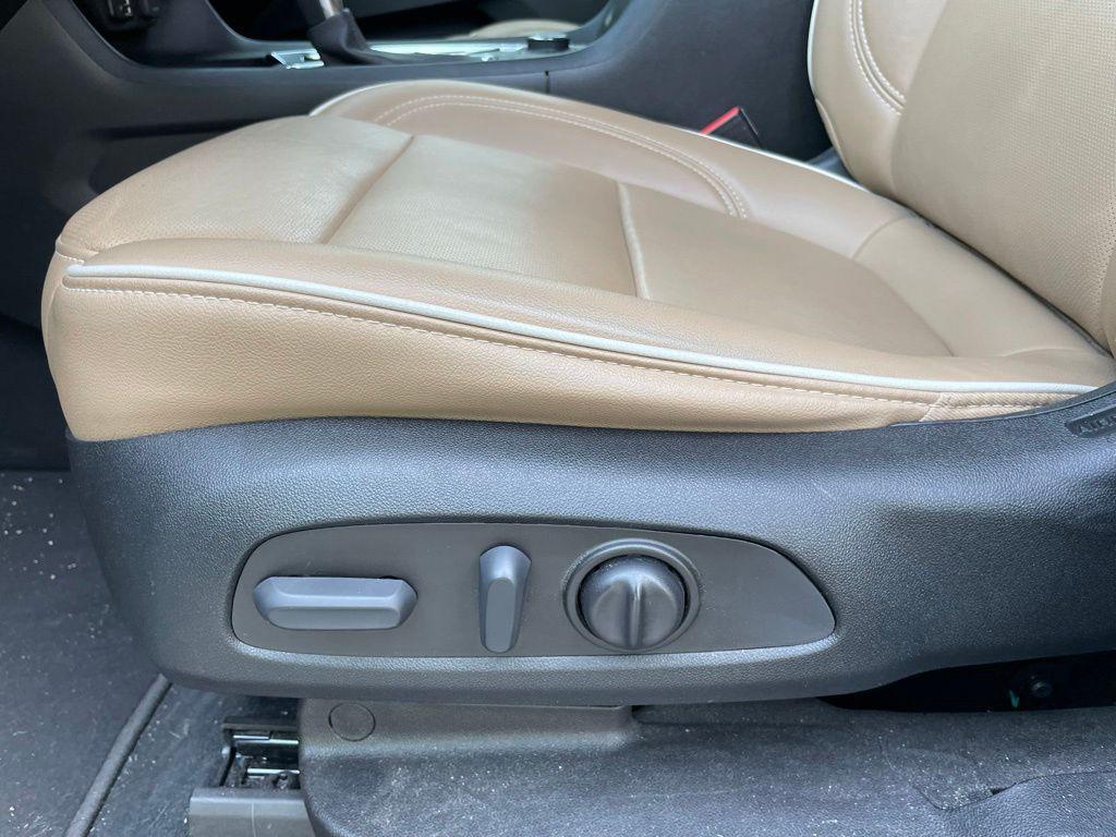 used 2023 Chevrolet Traverse car, priced at $31,032