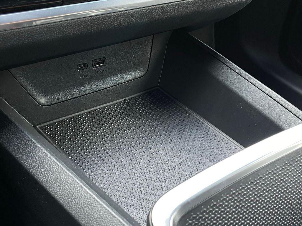 new 2026 Chevrolet Equinox car, priced at $28,490
