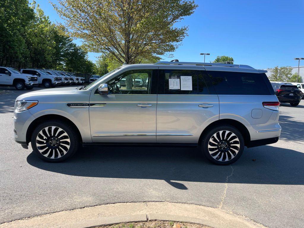 used 2022 Lincoln Navigator car, priced at $52,826