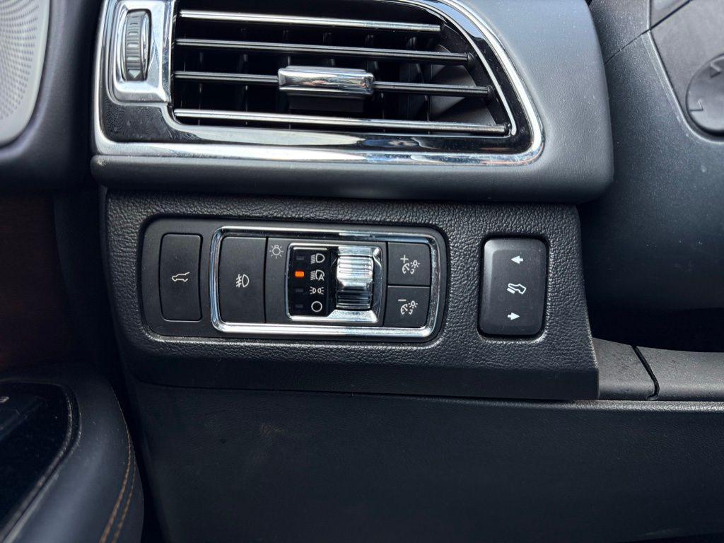 used 2022 Lincoln Navigator car, priced at $52,826